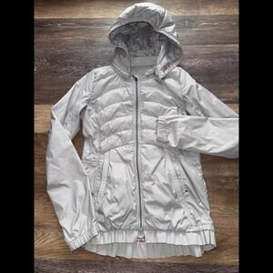 Lululemon Spring Fling Puffy Windbreaker Silver Spoon Size 6